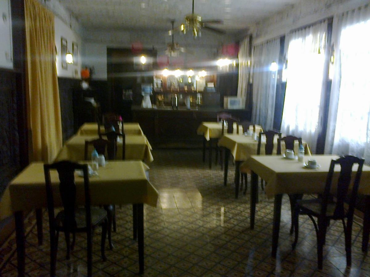 Hotel Plaza Tres Arroyos Esterno foto